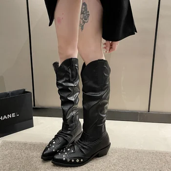 Черни брючные обувки с остри пръсти на висок ток, ново 2023 г., годината на Реколтата Модни обувки на дебелите ток с висока шнорхел, Обувки за жени